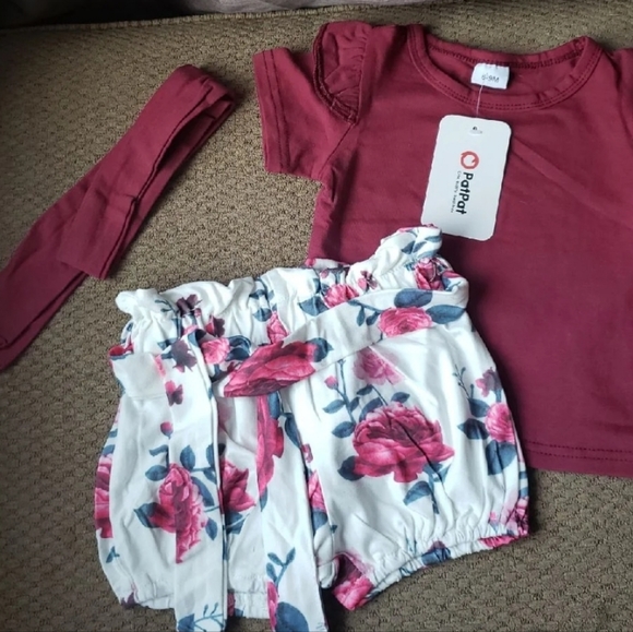 Adorable and soft 3pc infant outfit with headband. 6-9mo - Picture 2 of 2